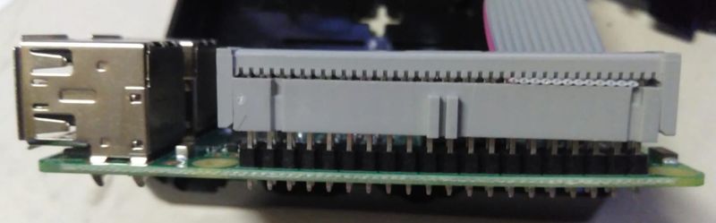 File:Flat cable rpi 2 crop.jpg